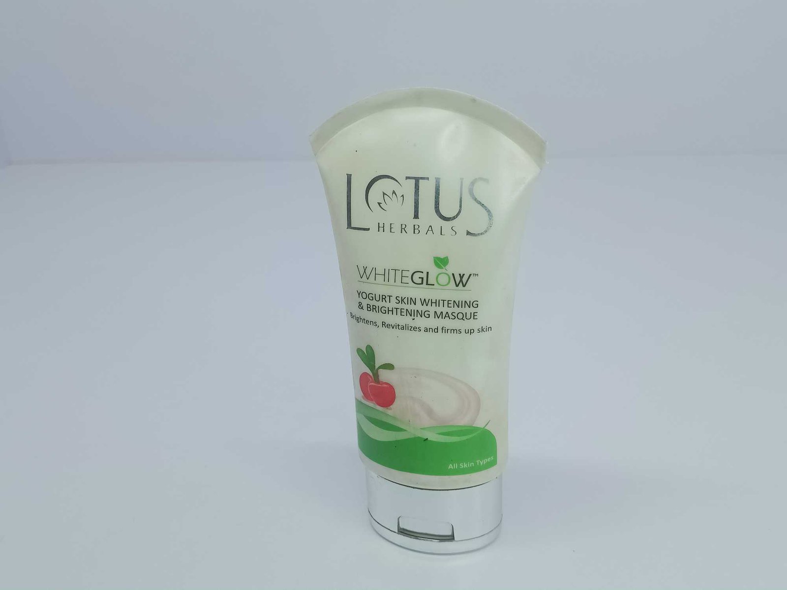 Lotus Herbals White Glow yogurt Skin White Hing and Brightening masque, 80 gram